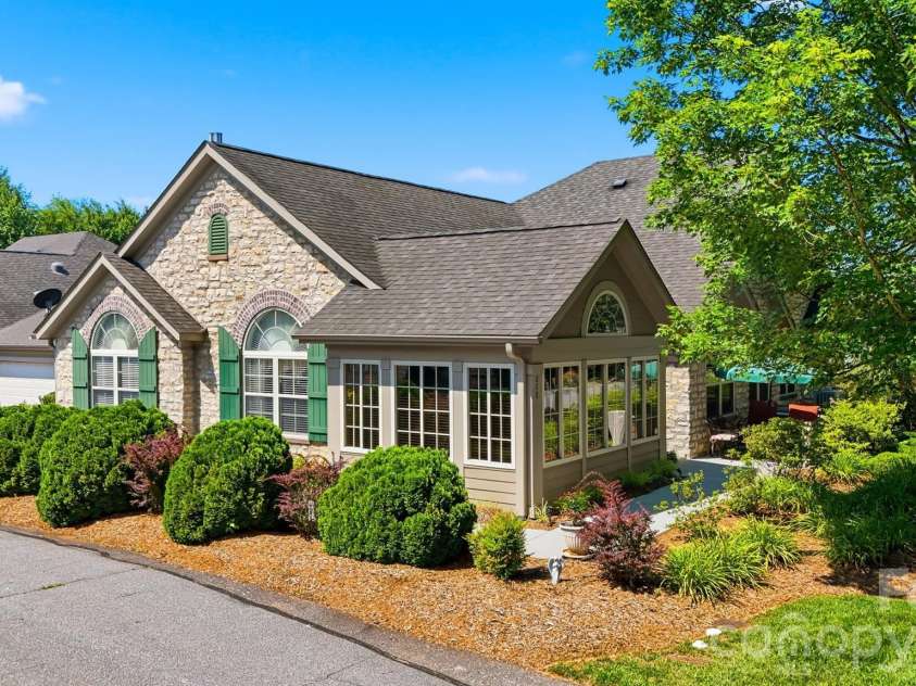 808-C Wynnshire Drive, Hickory, NC 28601.  MLS# CAR4392961, YatesRealty ID 31319. 