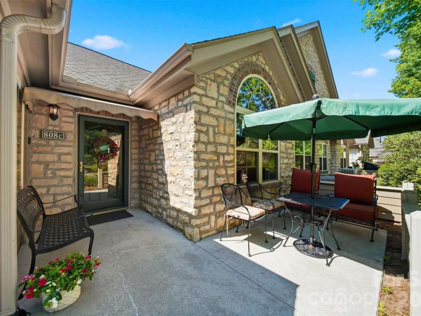 808-C Wynnshire Drive, Hickory, NC 28601.  MLS# CAR4392961, YatesRealty ID 31319. 