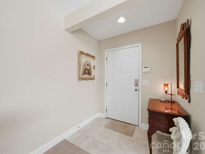 808-C Wynnshire Drive, Hickory, NC 28601.  MLS# CAR4392961, YatesRealty ID 31319. 