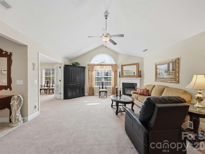 808-C Wynnshire Drive, Hickory, NC 28601.  MLS# CAR4392961, YatesRealty ID 31319. 