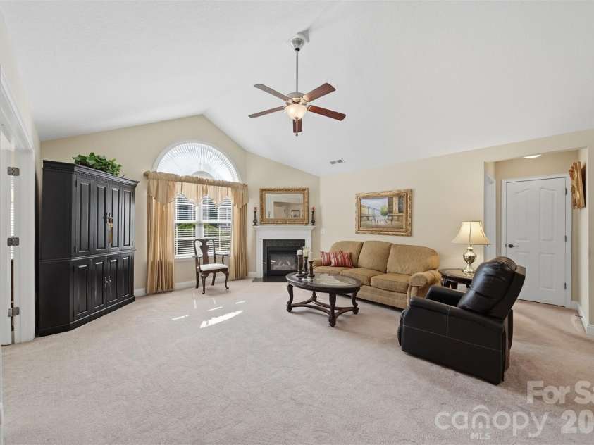 808-C Wynnshire Drive, Hickory, NC 28601.  MLS# CAR4392961, YatesRealty ID 31319. 
