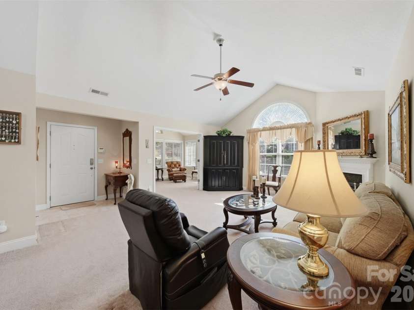 808-C Wynnshire Drive, Hickory, NC 28601.  MLS# CAR4392961, YatesRealty ID 31319. 