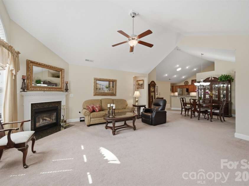 808-C Wynnshire Drive, Hickory, NC 28601.  MLS# CAR4392961, YatesRealty ID 31319. 