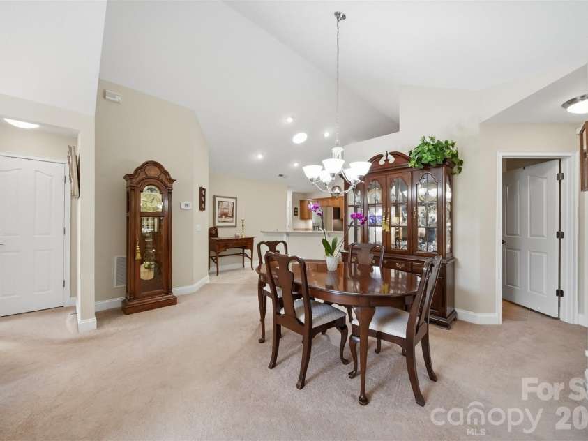 808-C Wynnshire Drive, Hickory, NC 28601.  MLS# CAR4392961, YatesRealty ID 31319. 