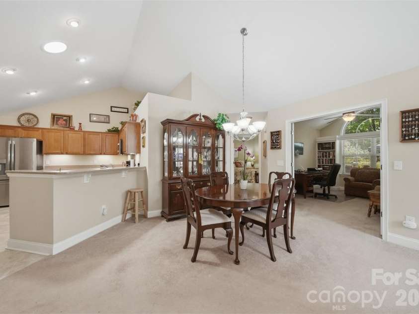 808-C Wynnshire Drive, Hickory, NC 28601.  MLS# CAR4392961, YatesRealty ID 31319. 