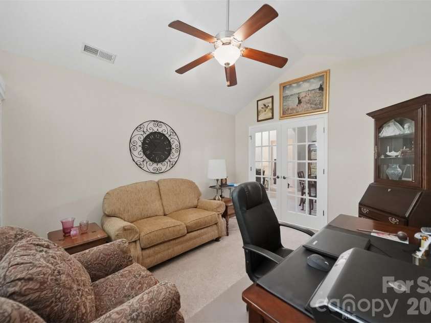 808-C Wynnshire Drive, Hickory, NC 28601.  MLS# CAR4392961, YatesRealty ID 31319. 