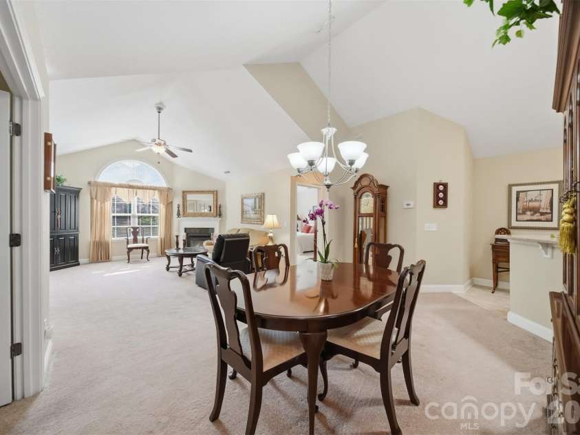 808-C Wynnshire Drive, Hickory, NC 28601.  MLS# CAR4392961, YatesRealty ID 31319. 
