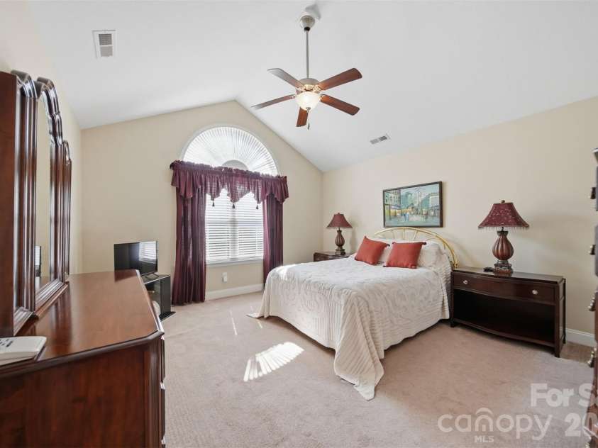 808-C Wynnshire Drive, Hickory, NC 28601.  MLS# CAR4392961, YatesRealty ID 31319. 