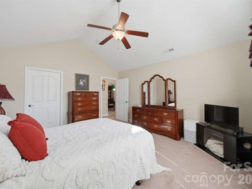 808-C Wynnshire Drive, Hickory, NC 28601.  MLS# CAR4392961, YatesRealty ID 31319. 
