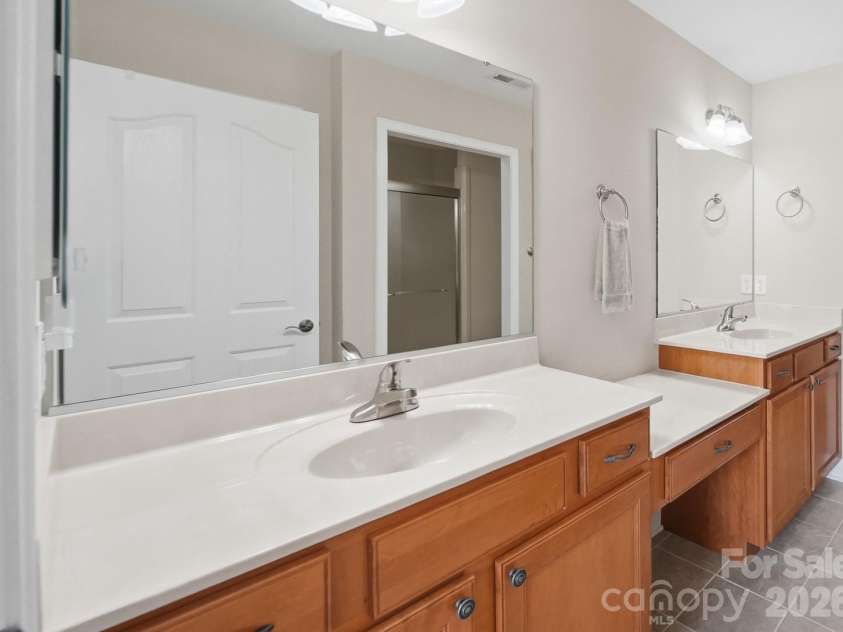 808-C Wynnshire Drive, Hickory, NC 28601.  MLS# CAR4392961, YatesRealty ID 31319. 