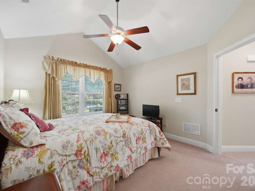 808-C Wynnshire Drive, Hickory, NC 28601.  MLS# CAR4392961, YatesRealty ID 31319. 