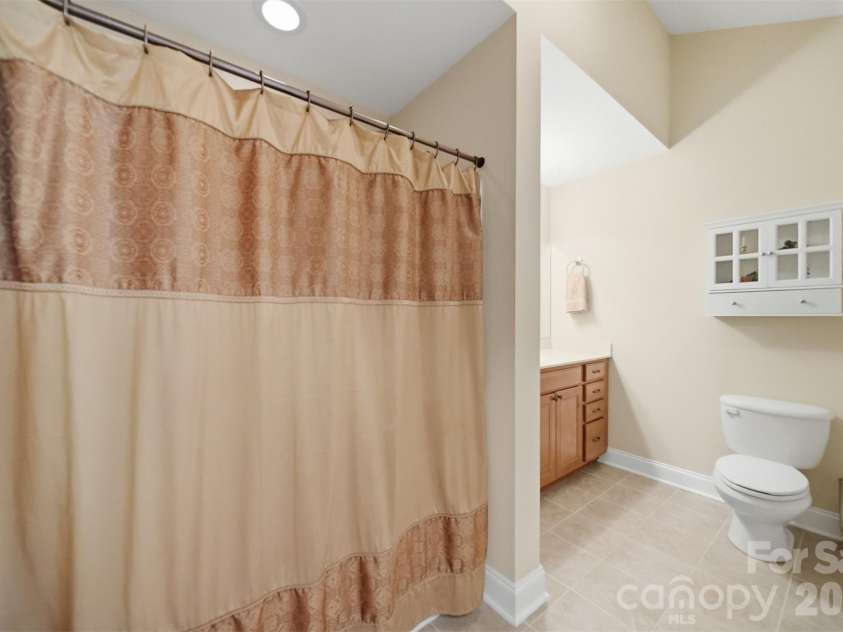 808-C Wynnshire Drive, Hickory, NC 28601.  MLS# CAR4392961, YatesRealty ID 31319. 