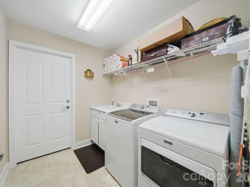 808-C Wynnshire Drive, Hickory, NC 28601.  MLS# CAR4392961, YatesRealty ID 31319. 