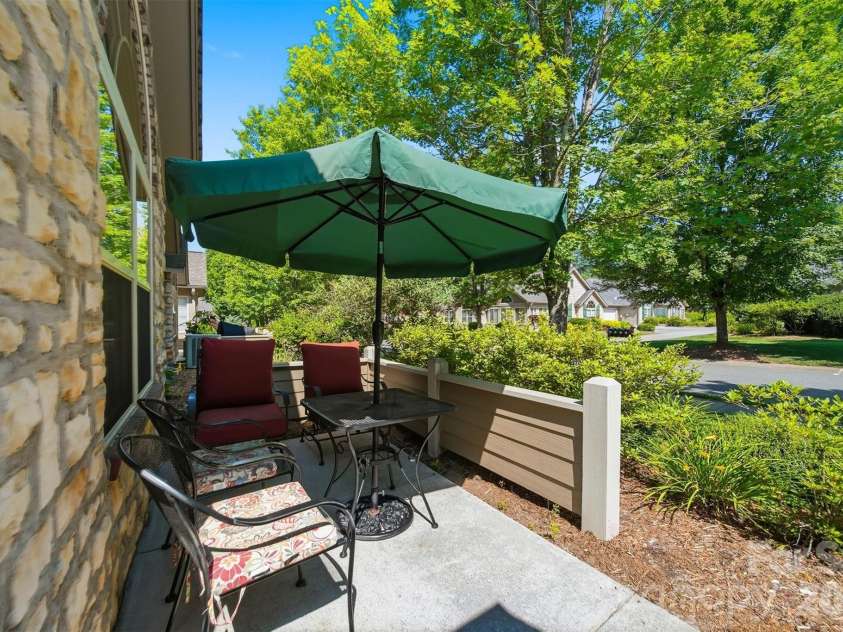 808-C Wynnshire Drive, Hickory, NC 28601.  MLS# CAR4392961, YatesRealty ID 31319. 