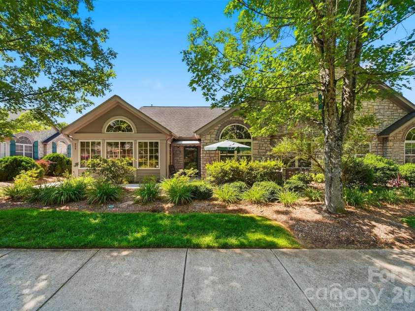 808-C Wynnshire Drive, Hickory, NC 28601.  MLS# CAR4392961, YatesRealty ID 31319. 