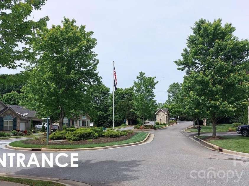 808-C Wynnshire Drive, Hickory, NC 28601.  MLS# CAR4392961, YatesRealty ID 31319. 