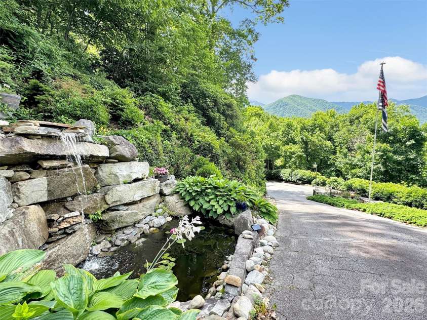 28 Mountain Breeze Drive, Maggie Valley, NC 28751.  MLS# CAR4271261, YatesRealty ID 3132. 