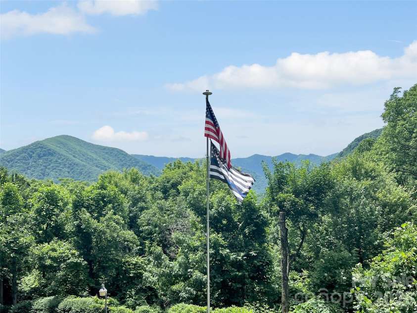 28 Mountain Breeze Drive, Maggie Valley, NC 28751.  MLS# CAR4271261, YatesRealty ID 3132. 