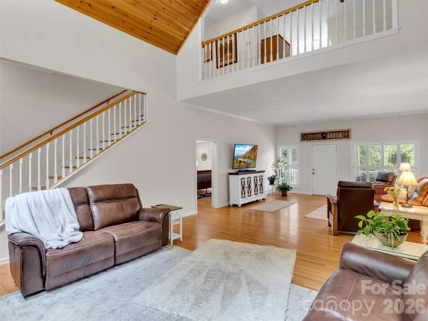 28 Mountain Breeze Drive, Maggie Valley, NC 28751.  MLS# CAR4271261, YatesRealty ID 3132. 