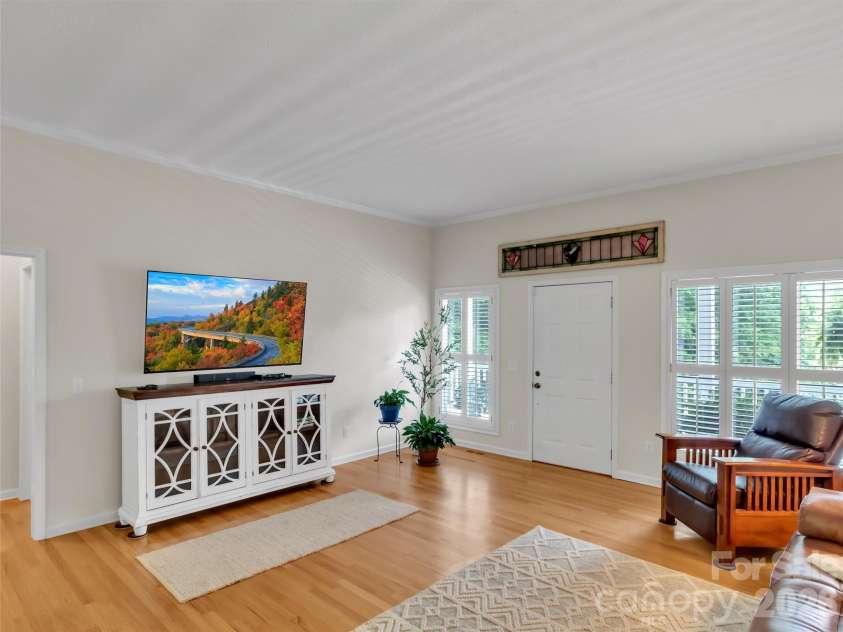 28 Mountain Breeze Drive, Maggie Valley, NC 28751.  MLS# CAR4271261, YatesRealty ID 3132. 