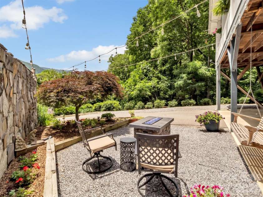 28 Mountain Breeze Drive, Maggie Valley, NC 28751.  MLS# CAR4271261, YatesRealty ID 3132. 
