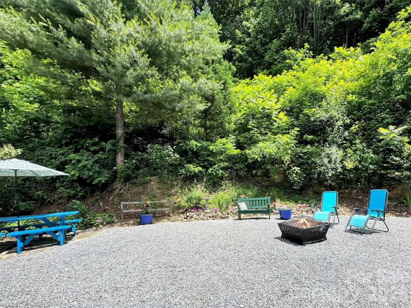 28 Mountain Breeze Drive, Maggie Valley, NC 28751.  MLS# CAR4271261, YatesRealty ID 3132. 