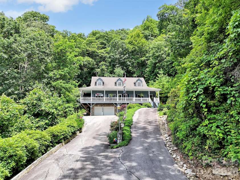 28 Mountain Breeze Drive, Maggie Valley, NC 28751.  MLS# CAR4271261, YatesRealty ID 3132. 