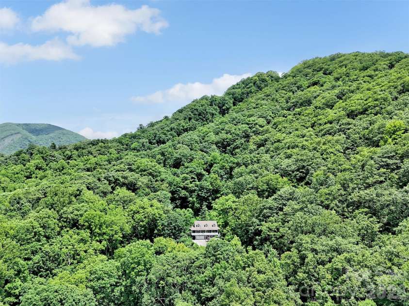 28 Mountain Breeze Drive, Maggie Valley, NC 28751.  MLS# CAR4271261, YatesRealty ID 3132. 