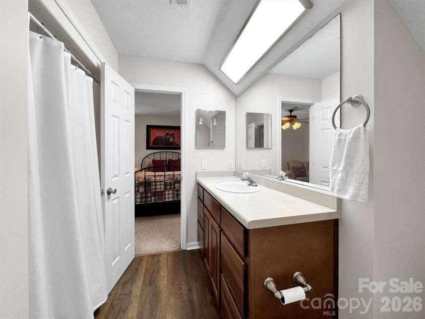 28 Mountain Breeze Drive, Maggie Valley, NC 28751.  MLS# CAR4271261, YatesRealty ID 3132. Full Bath