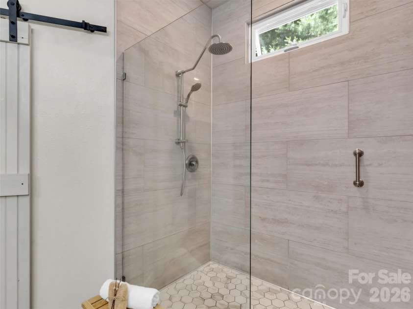 28 Mountain Breeze Drive, Maggie Valley, NC 28751.  MLS# CAR4271261, YatesRealty ID 3132. Gorgeous Step-In Shower
