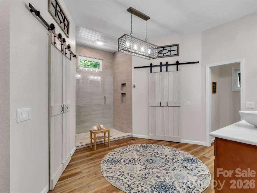 28 Mountain Breeze Drive, Maggie Valley, NC 28751.  MLS# CAR4271261, YatesRealty ID 3132. Luxurious Remodeled Bath