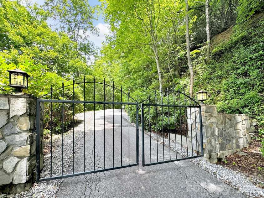28 Mountain Breeze Drive, Maggie Valley, NC 28751.  MLS# CAR4271261, YatesRealty ID 3132. Private Gated Entrance