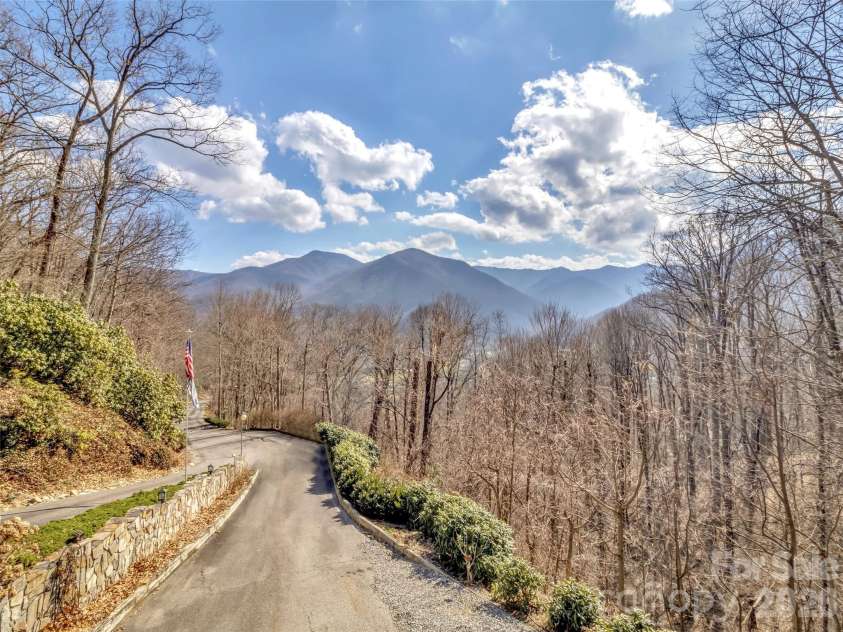 28 Mountain Breeze Drive, Maggie Valley, NC 28751.  MLS# CAR4271261, YatesRealty ID 3132. Private Setting
