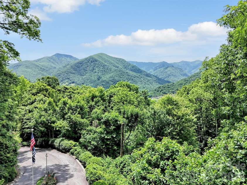 28 Mountain Breeze Drive, Maggie Valley, NC 28751.  MLS# CAR4271261, YatesRealty ID 3132. STUNNING VIEWS!!