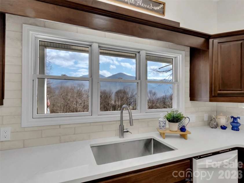 28 Mountain Breeze Drive, Maggie Valley, NC 28751.  MLS# CAR4271261, YatesRealty ID 3132. VIEWS!