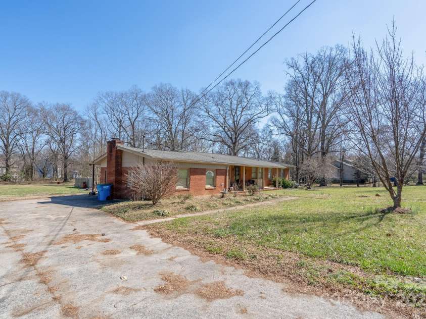 624 Patricia Avenue, Harrisburg, NC 28075.  MLS# CAR4228502, YatesRealty ID 3132. 