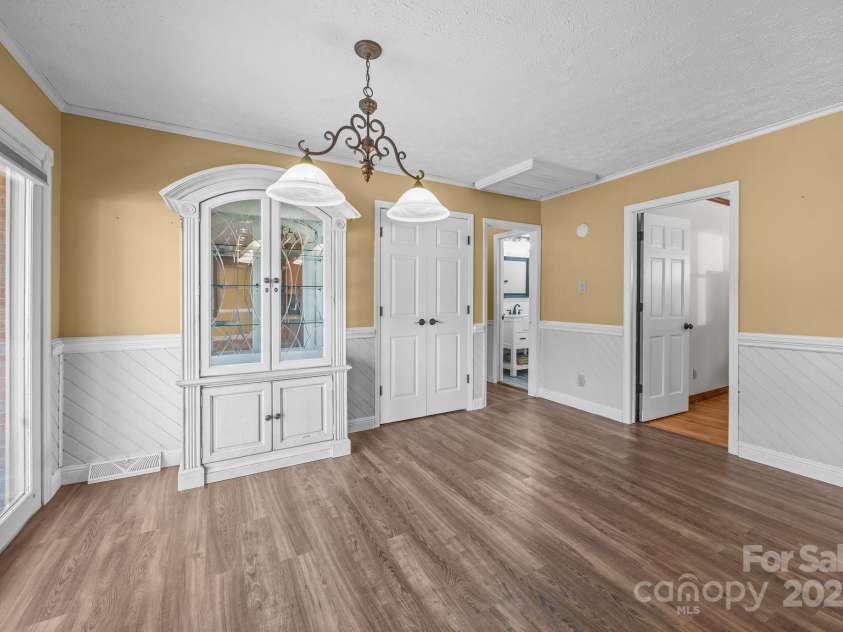 624 Patricia Avenue, Harrisburg, NC 28075.  MLS# CAR4321459, YatesRealty ID 3132. Dining