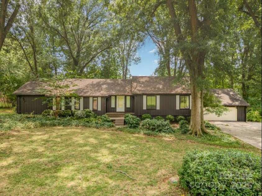 3717 Smokerise Hill Drive, Charlotte, NC 28277.  MLS# CAR4287117, YatesRealty ID 31320. 