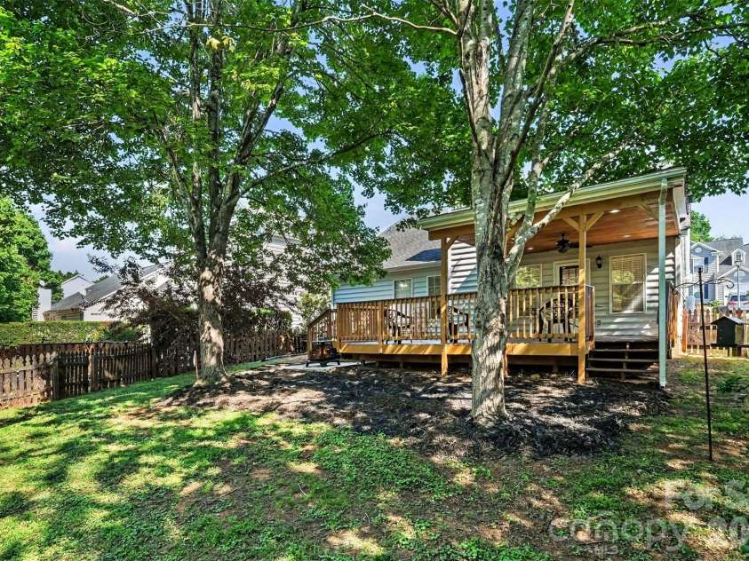 526 Carlisle Drive, Indian Trail, NC 28079.  MLS# CAR4374572, YatesRealty ID 31323. 