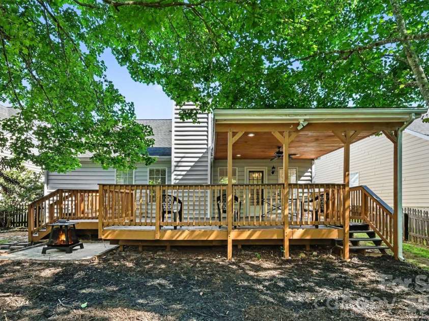 526 Carlisle Drive, Indian Trail, NC 28079.  MLS# CAR4374572, YatesRealty ID 31323. 