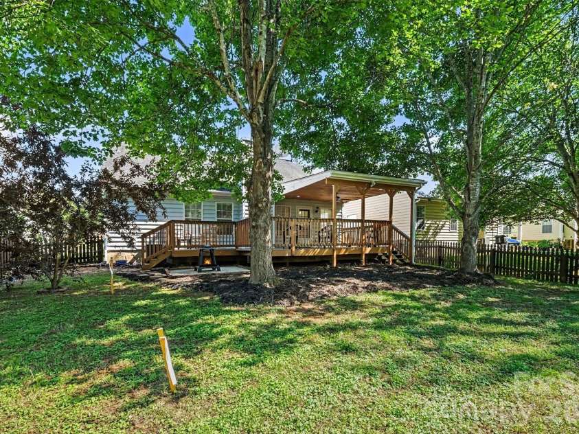 526 Carlisle Drive, Indian Trail, NC 28079.  MLS# CAR4374572, YatesRealty ID 31323. 