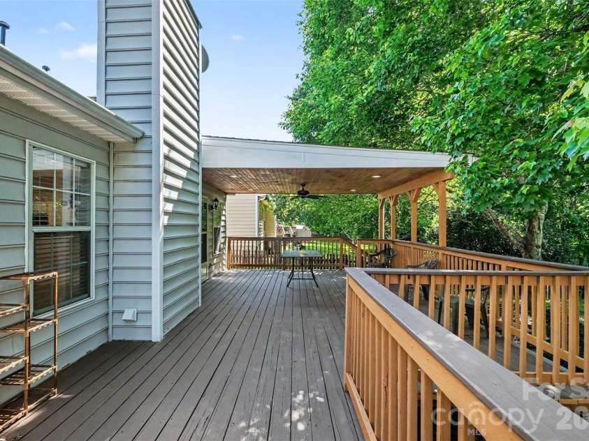 526 Carlisle Drive, Indian Trail, NC 28079.  MLS# CAR4374572, YatesRealty ID 31323. 