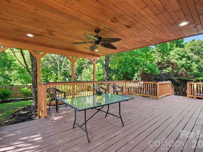 526 Carlisle Drive, Indian Trail, NC 28079.  MLS# CAR4374572, YatesRealty ID 31323. 