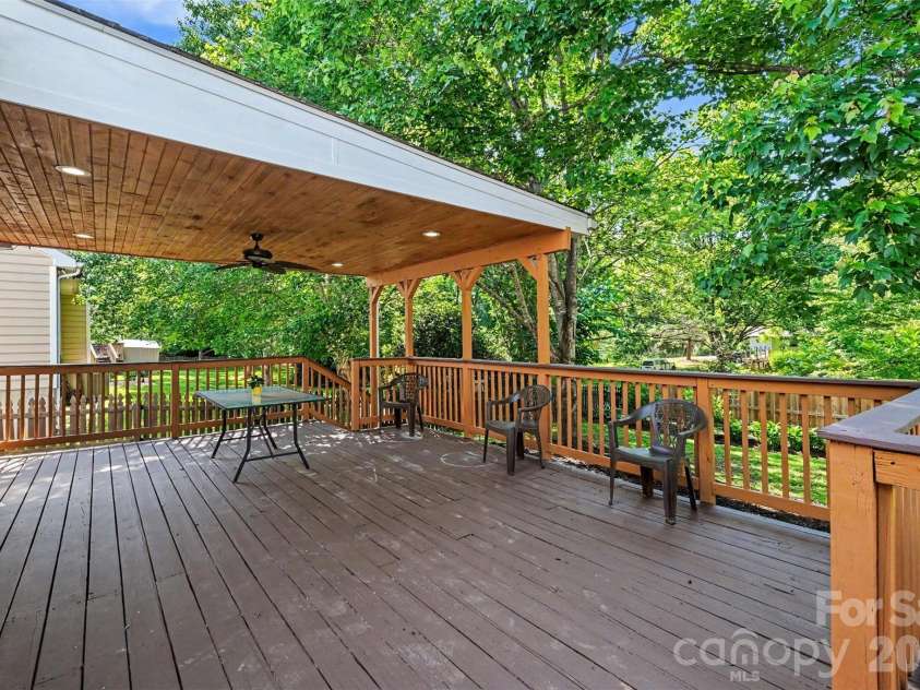 526 Carlisle Drive, Indian Trail, NC 28079.  MLS# CAR4374572, YatesRealty ID 31323. 