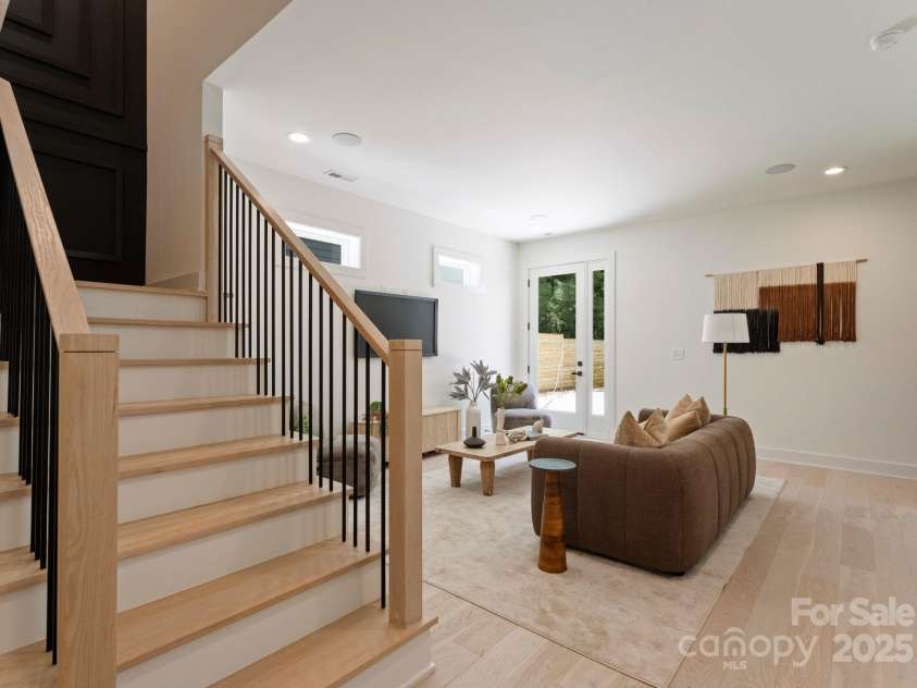 1727 Seifert Circle, Charlotte, NC 28205.  MLS# CAR4277016, YatesRealty ID 31324. 