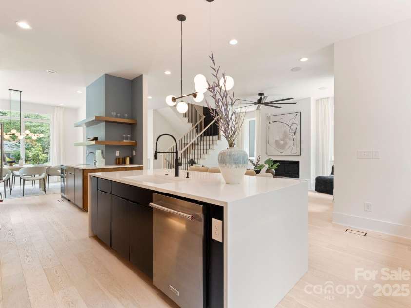 1727 Seifert Circle, Charlotte, NC 28205.  MLS# CAR4277016, YatesRealty ID 31324. 