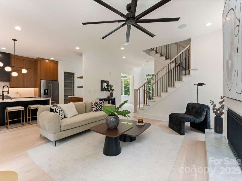 1727 Seifert Circle, Charlotte, NC 28205.  MLS# CAR4277016, YatesRealty ID 31324. 