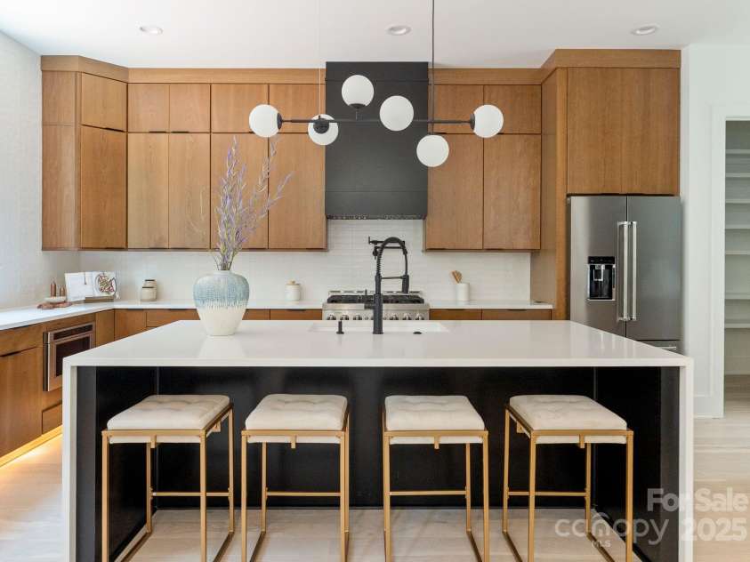 1727 Seifert Circle, Charlotte, NC 28205.  MLS# CAR4277016, YatesRealty ID 31324. Designer Details and Finishes