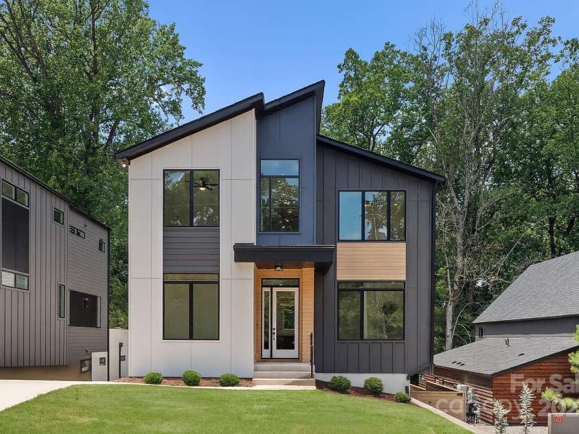 1727 Seifert Circle, Charlotte, NC 28205.  MLS# CAR4277016, YatesRealty ID 31324. Oakhurst Modern