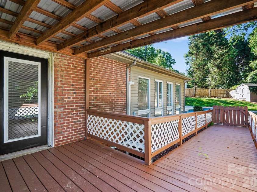 6826 Teal Drive, Denver, NC 28037.  MLS# CAR4395169, YatesRealty ID 31324. 